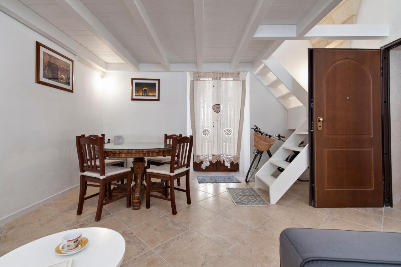 Mesagnesi 6 - Loft Centro Storico Sit Apartment Lecce Exterior photo